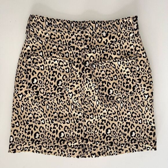 Hollister Ultra High Rise Button Fly Mini Skirt (Leopard) - 1/25 - Picture 4 of 9